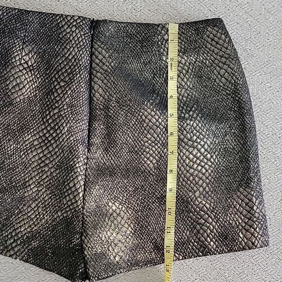 Jack by BB Dakota Metallic Bronze Gold and Black Reptile Animal Print Shorts - 6 - Picture 9 of 13